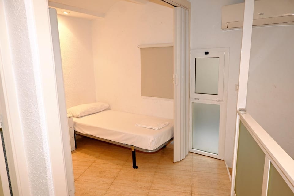 Bed, Bathroom, Photo of the whole room, Bedroom, towels