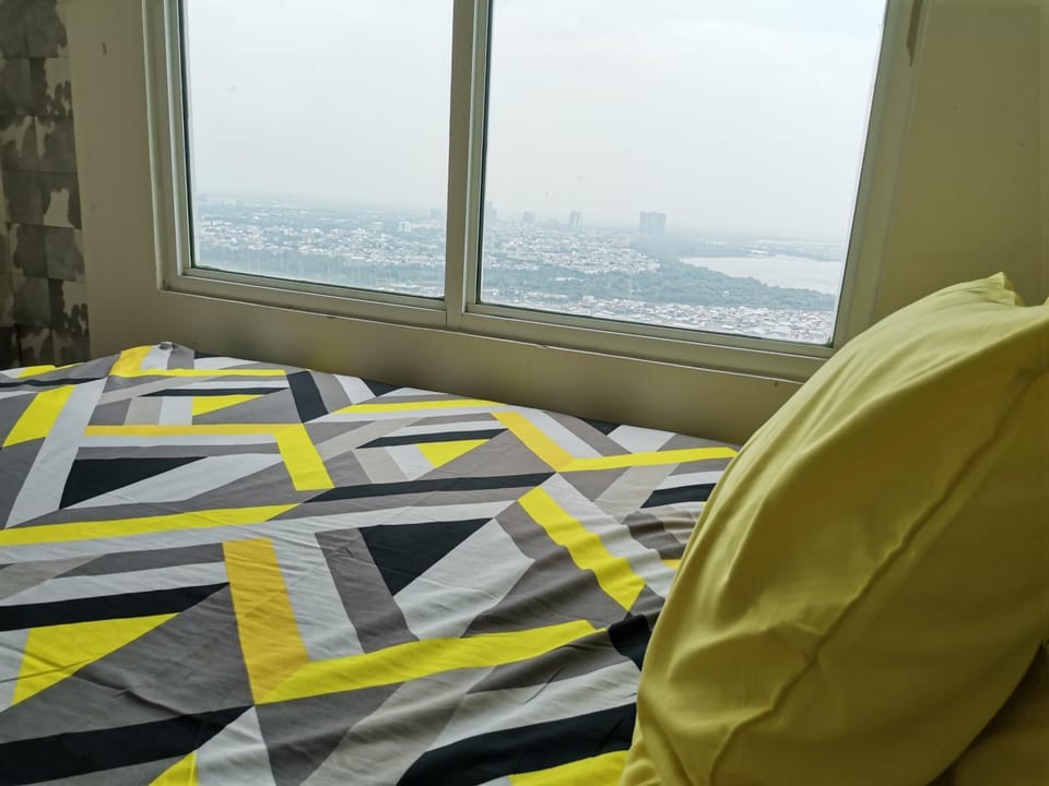 4 Bed Condo Sleeping by The Sea Apartment in Jakarta