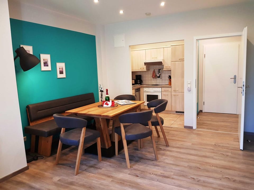Seating area, Dining area