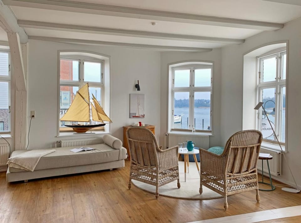 Living room, Photo of the whole room, Seating area, Dining area
