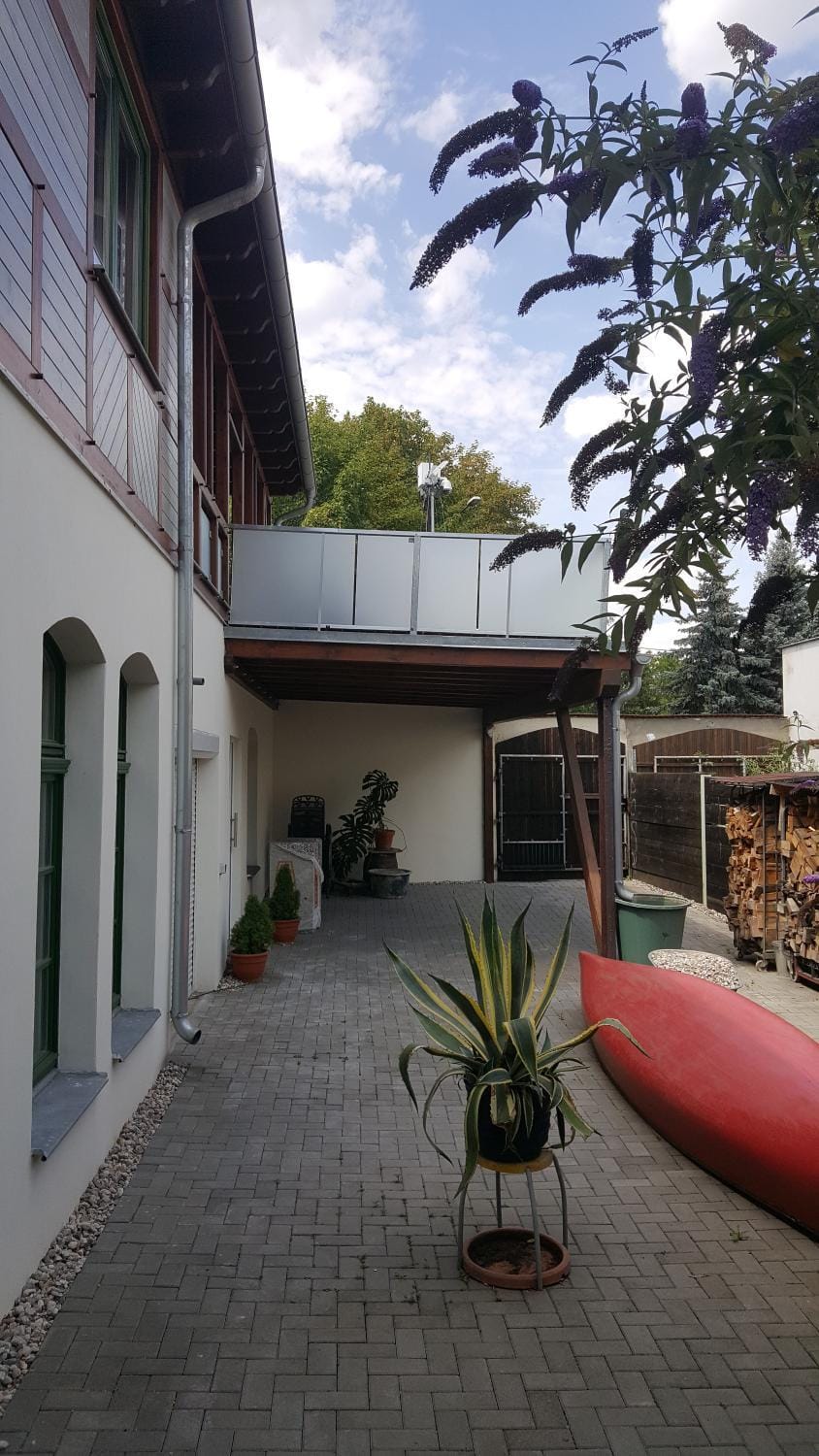 Facade/entrance