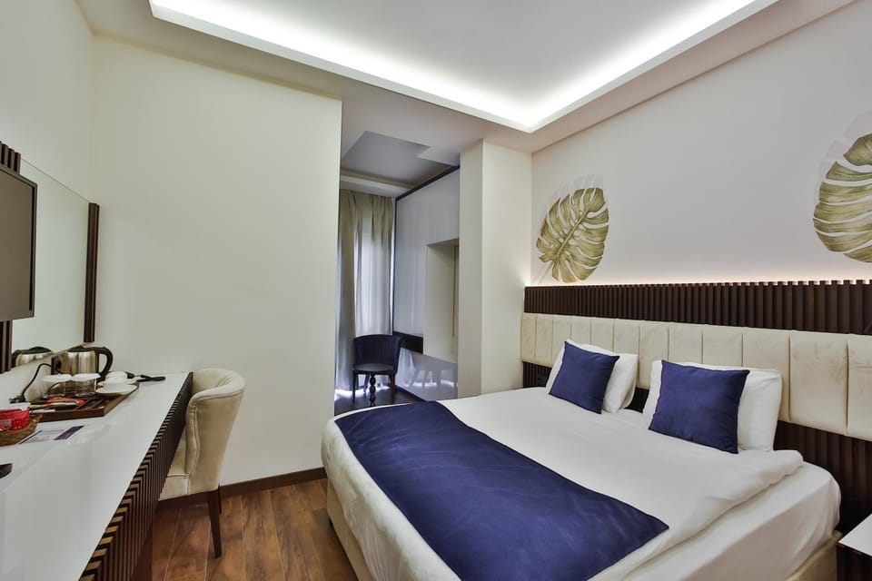 Photo of the whole room, Decorative detail, Bedroom