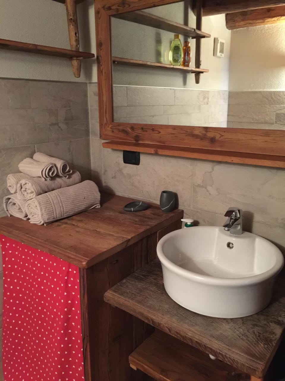 Bathroom, towels