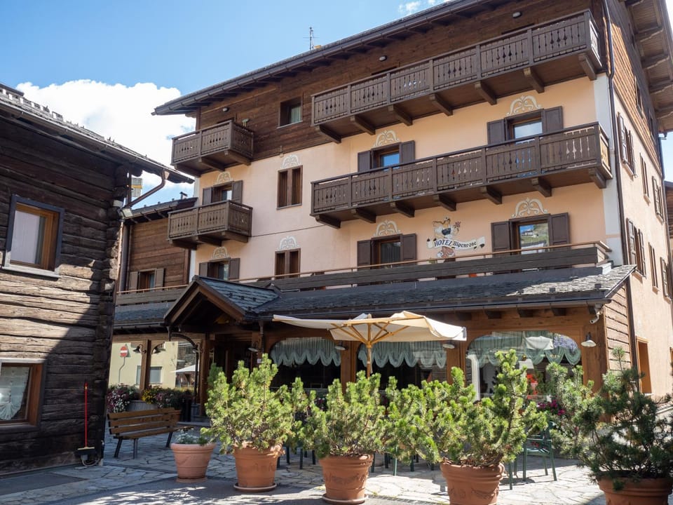 Property building, Balcony/Terrace