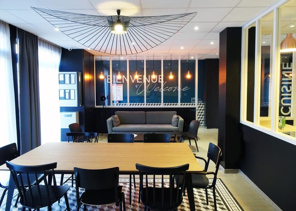 Communal lounge/ TV room