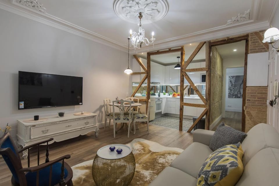 Kitchen or kitchenette, Photo of the whole room, Dining area