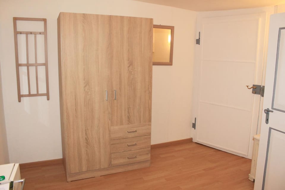 Photo of the whole room, wardrobe