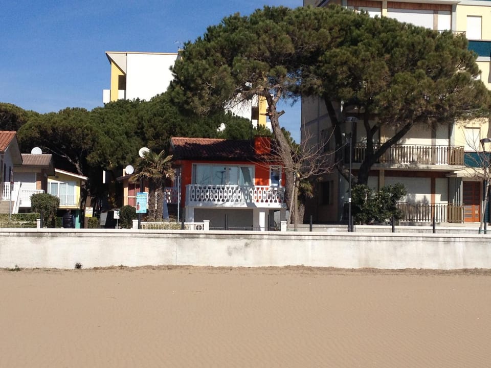 Facade/entrance, Beach
