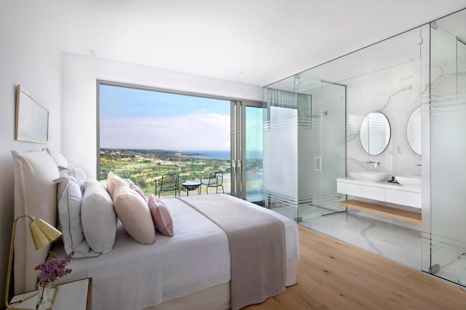 Bathroom, Balcony/Terrace, Bedroom, City view, Mountain view, River view, Sea view