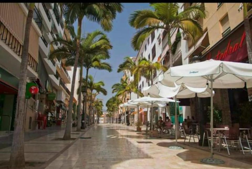 Nearby landmark, Restaurant/places to eat, Shopping Area