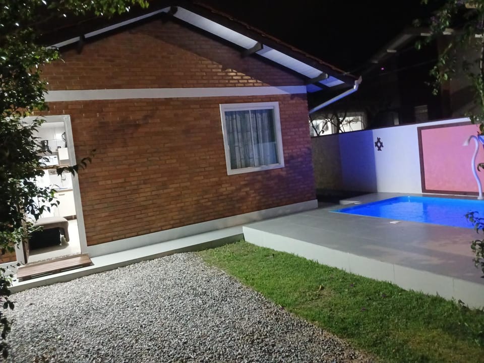 Casa em Florianópolis, Rio Vermelho, 2 quartos House in Florianopolis