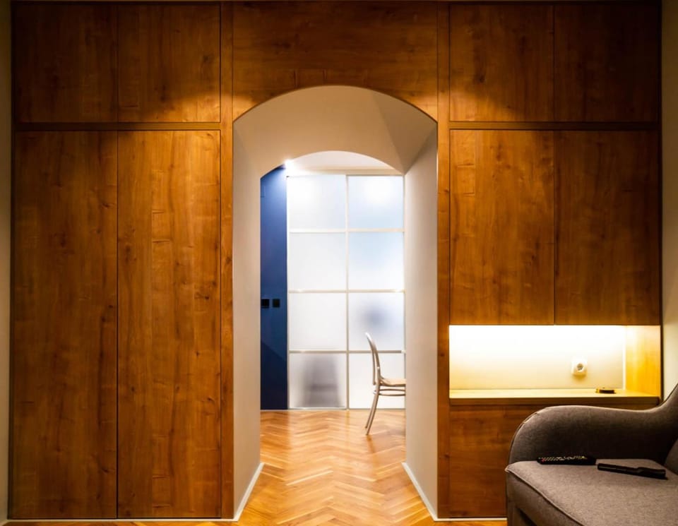 Bed, Living room, Seating area, Bedroom, wardrobe