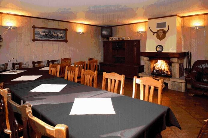 Restaurant/places to eat, Banquet/Function facilities