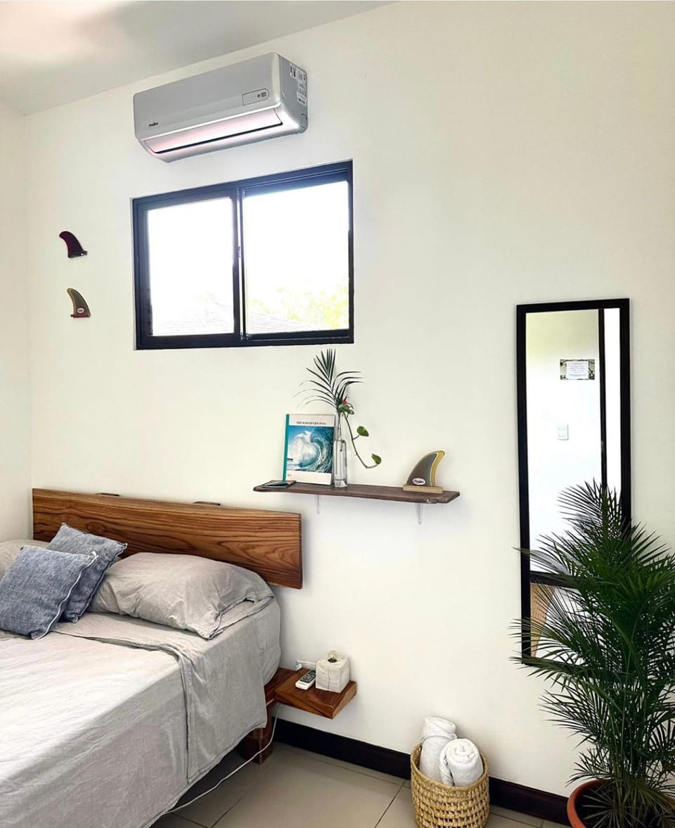 Bed, Bedroom, air conditioner