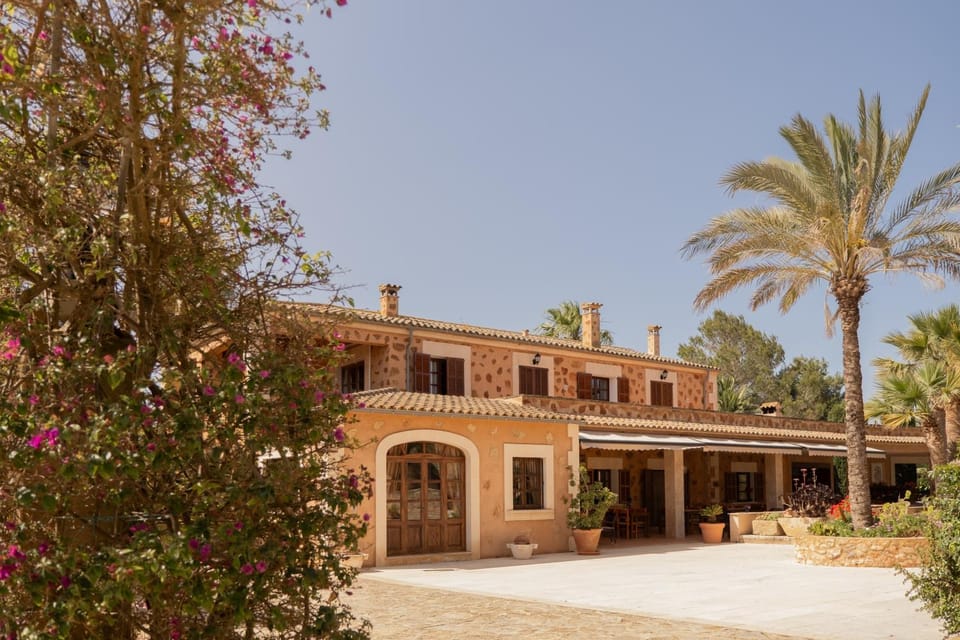 Property building, Garden, Balcony/Terrace
