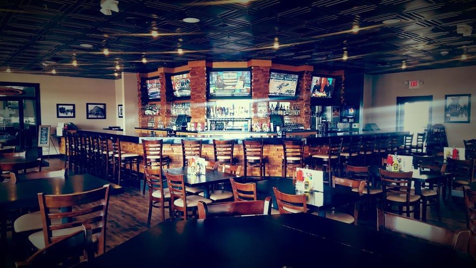 Restaurant/places to eat, Lounge or bar