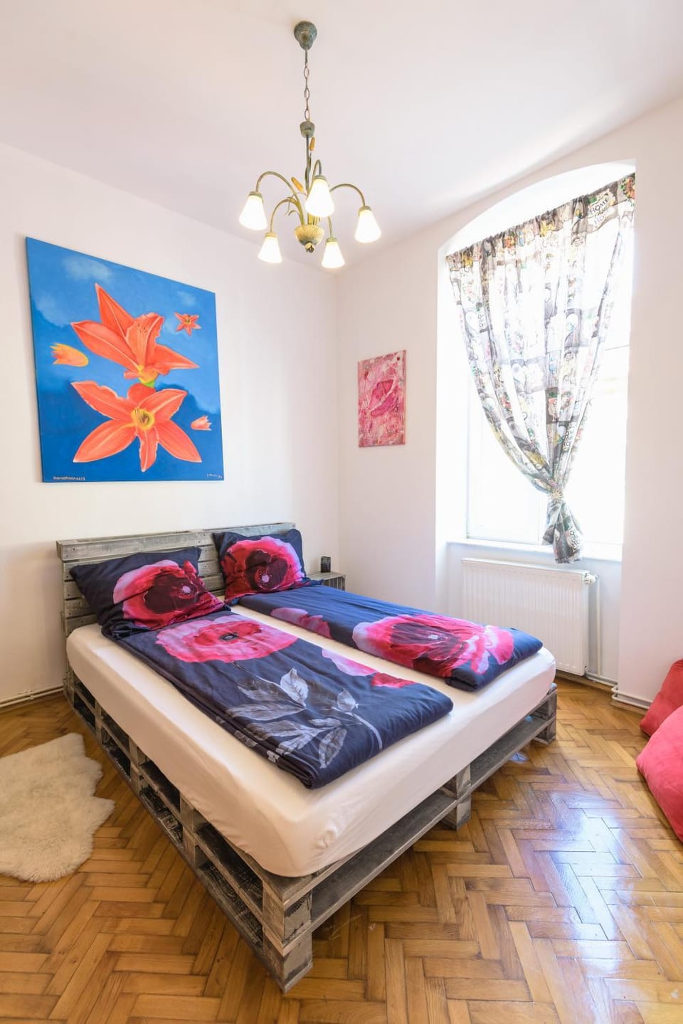 Bed, Photo of the whole room, Decorative detail, Bedroom