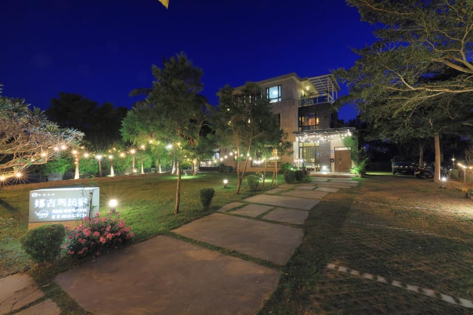 Night, Garden view