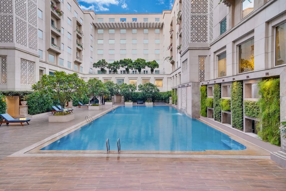 Day, Swimming pool