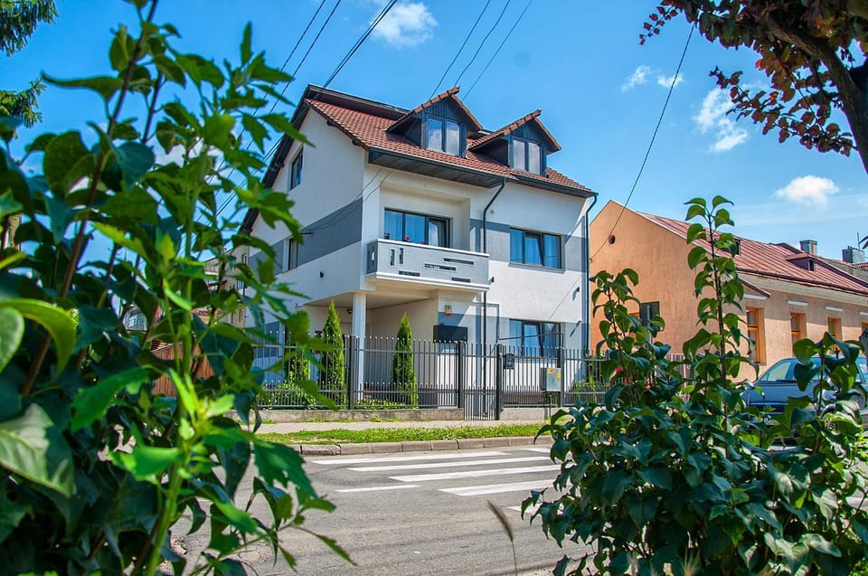 Property building, Day, Neighbourhood, Street view