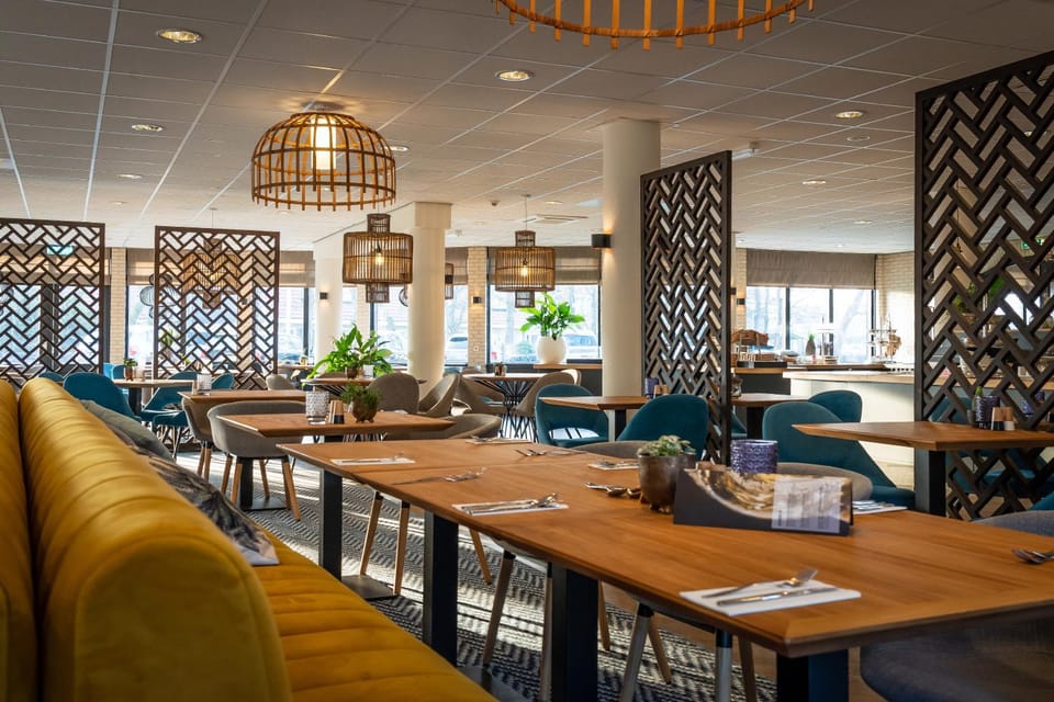 Restaurant/places to eat, Dining area, Breakfast