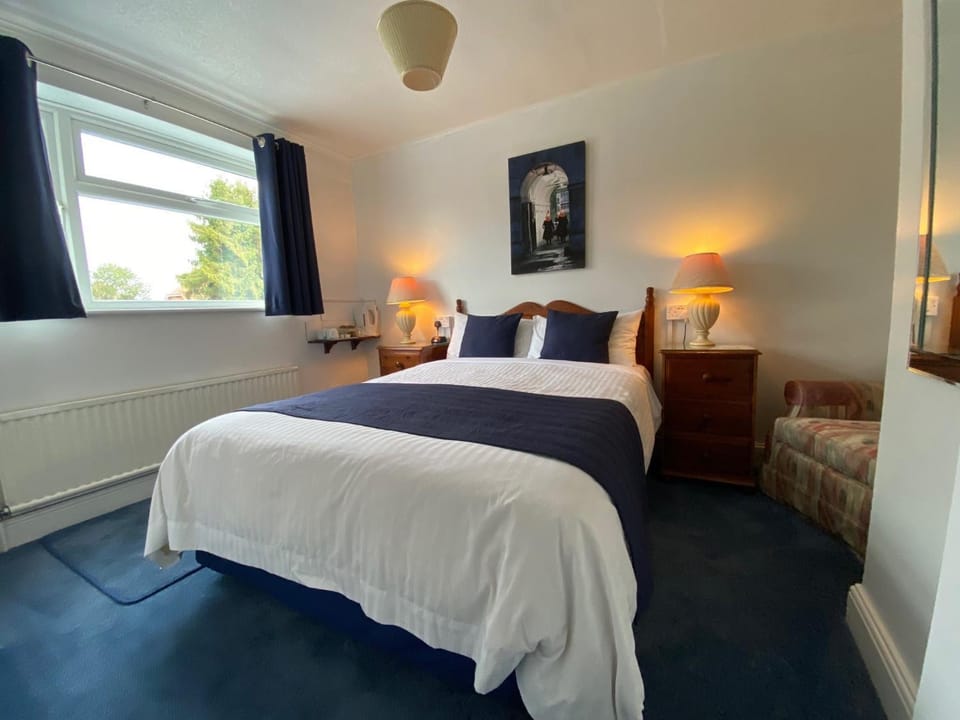 Masslink Guest House Bed and Breakfast in Horley