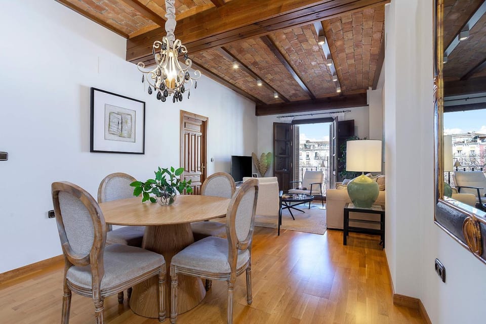 TV and multimedia, Living room, Seating area, Dining area