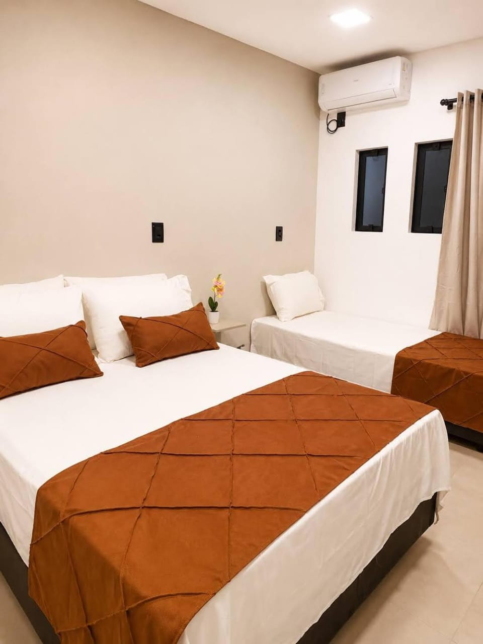 Bed, Photo of the whole room, Bedroom, air conditioner