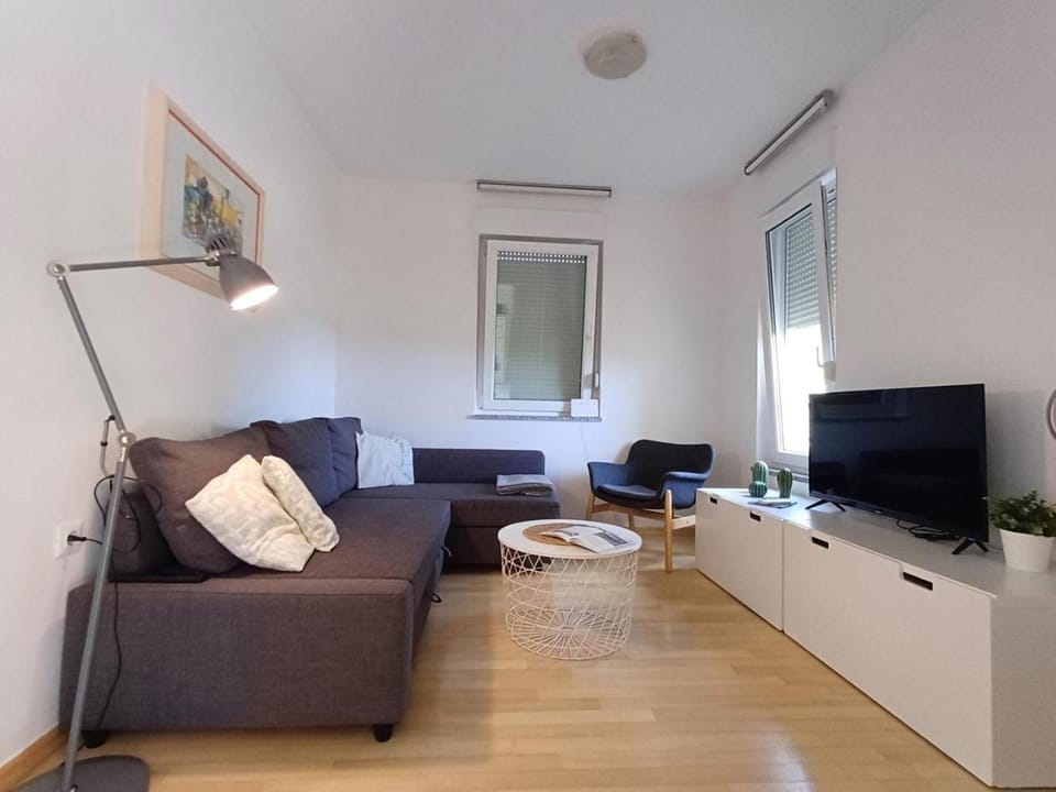 TV and multimedia, Living room, internet, air conditioner