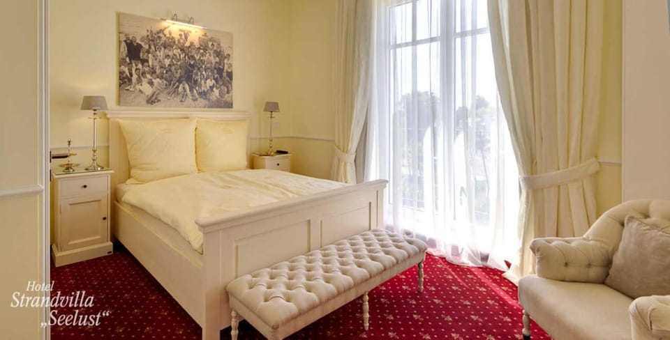 Bed, Photo of the whole room