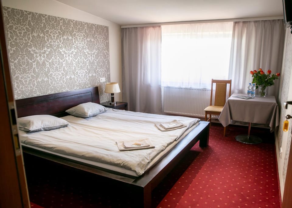 Bed, View (from property/room), Photo of the whole room, Decorative detail, Bedroom