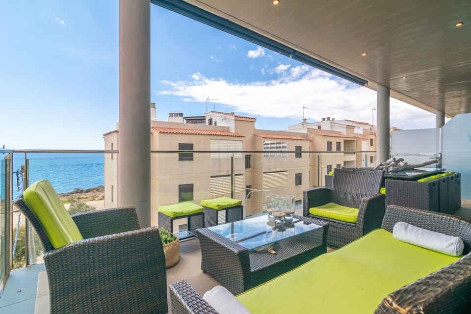 View (from property/room), Balcony/Terrace, City view