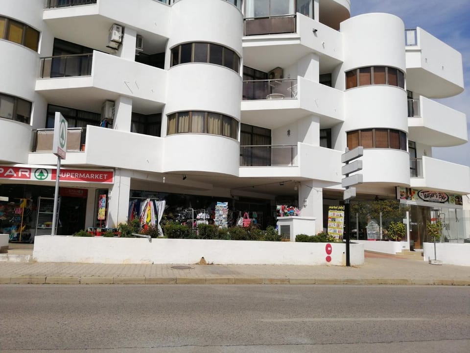 Property building, Street view, Location