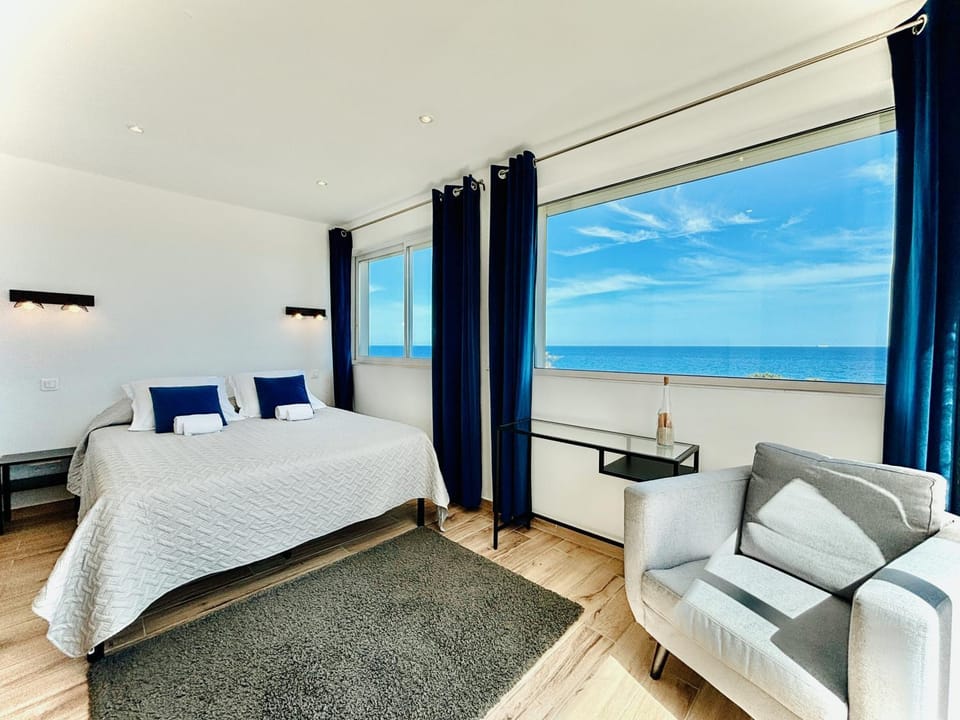 Bed, Photo of the whole room, Bedroom, Sea view