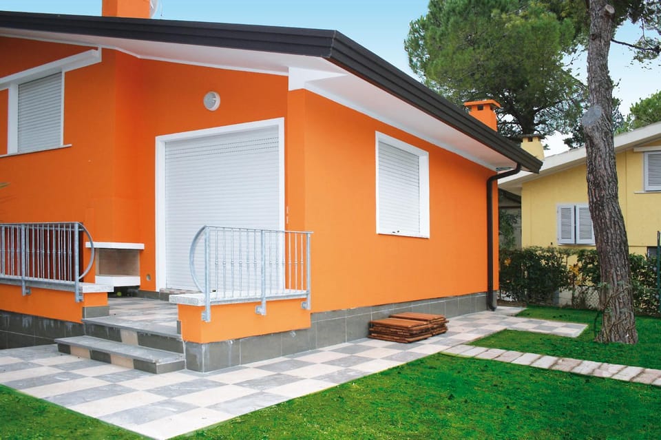Property building, Facade/entrance, Garden