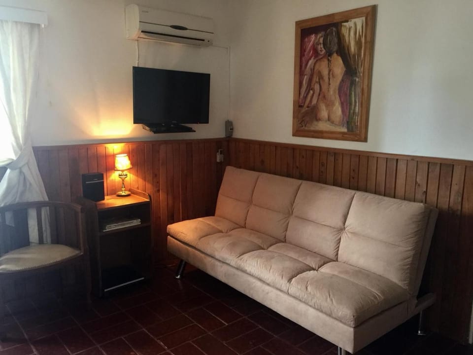 Bed, Dining area
