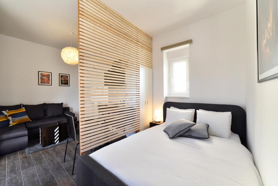 Bed, Living room, Bedroom