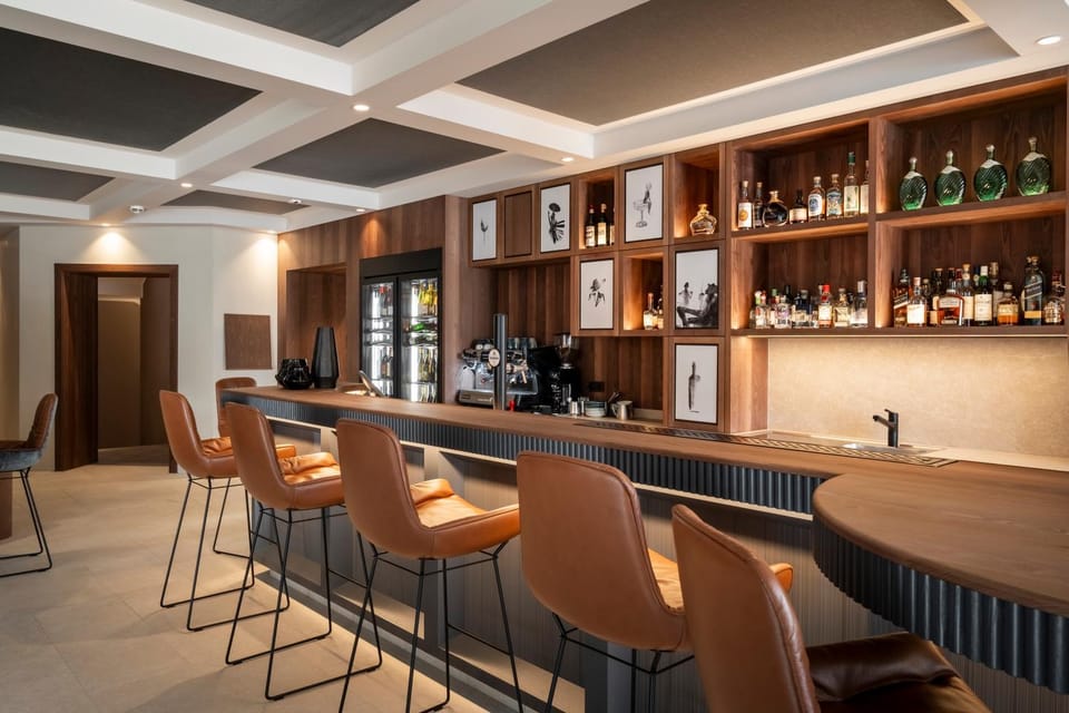 Lounge or bar