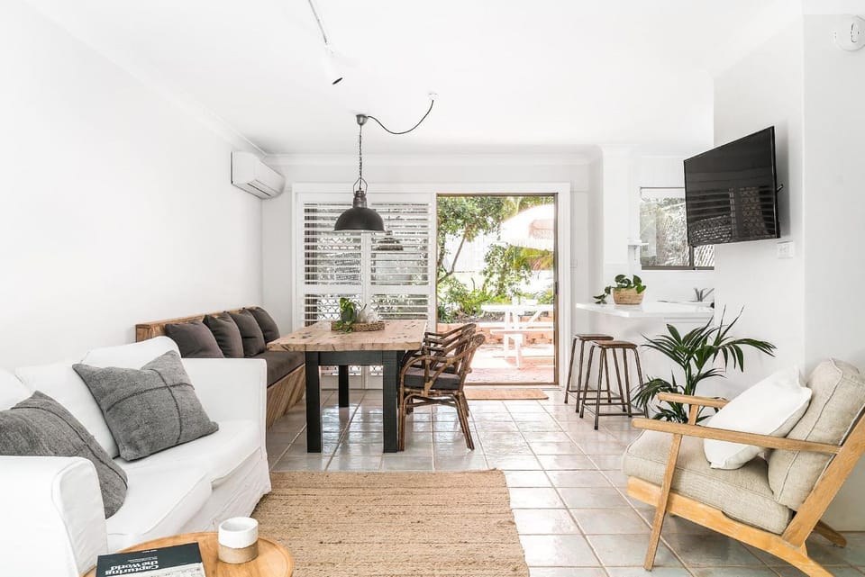 TV and multimedia, Living room, Dining area, air conditioner