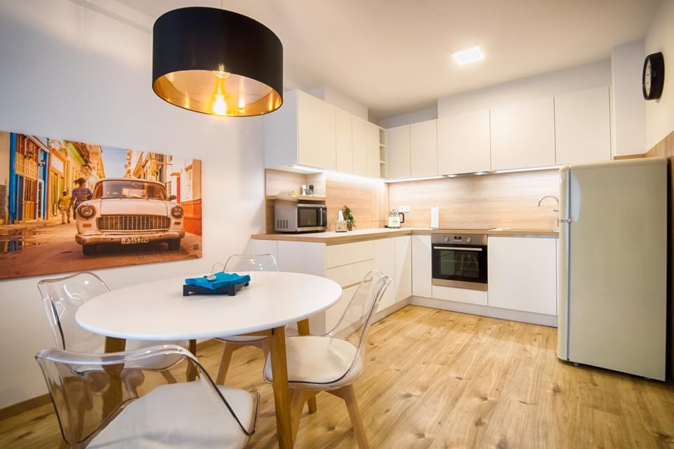Coffee/tea facilities, Kitchen or kitchenette, Photo of the whole room, Seating area, Dining area