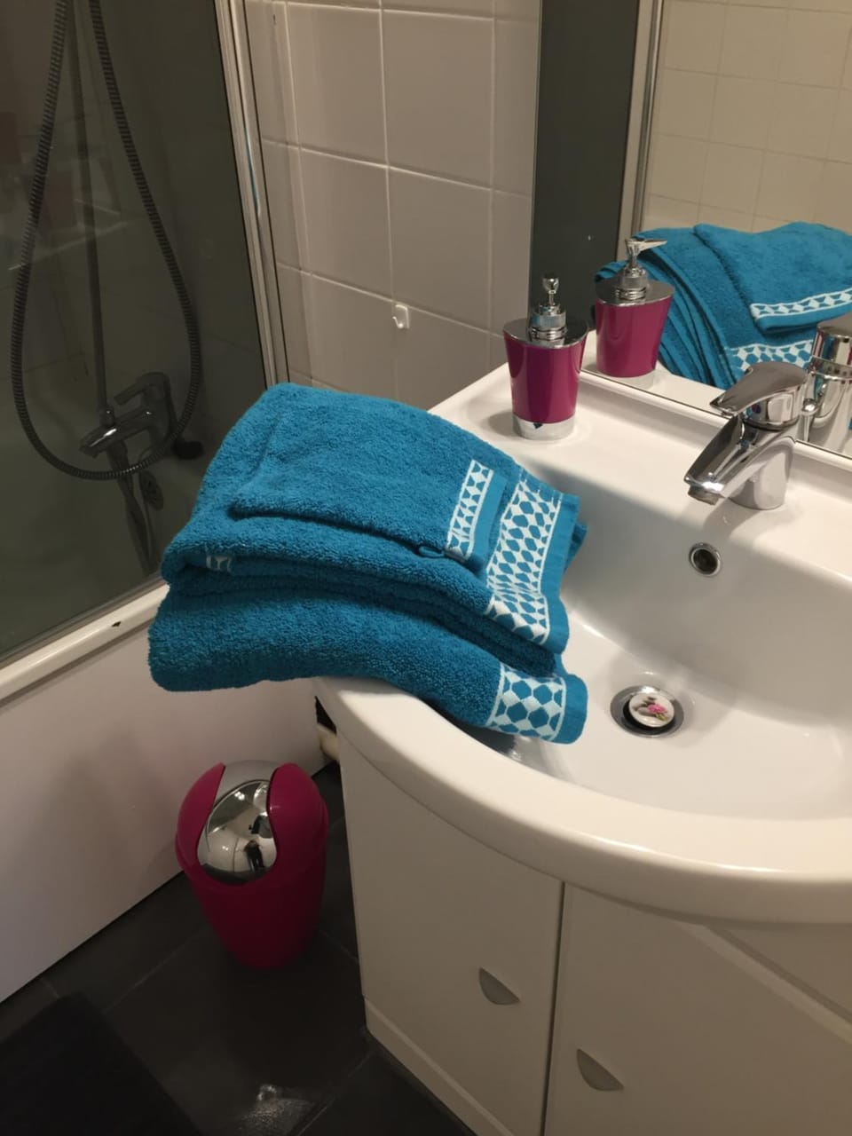 Bathroom, towels