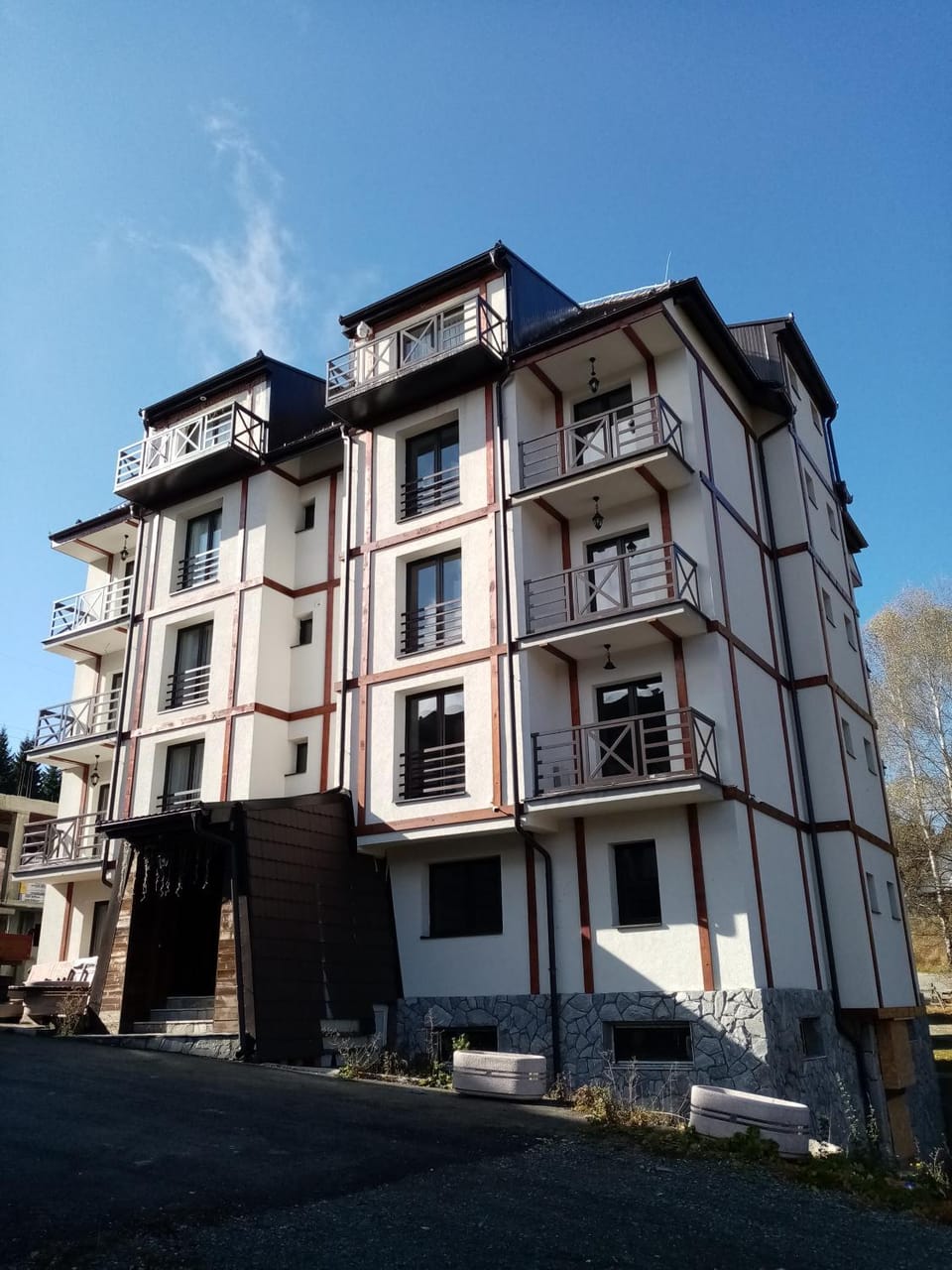 Facade/entrance