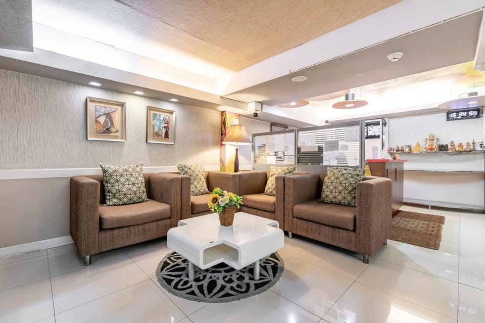 The Richy Place Guest House Bed and Breakfast in Bangkok