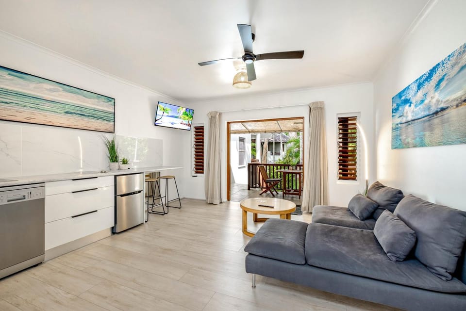 Palm Cove Beach Retreat - 1st Floor Apartment in Palm Cove