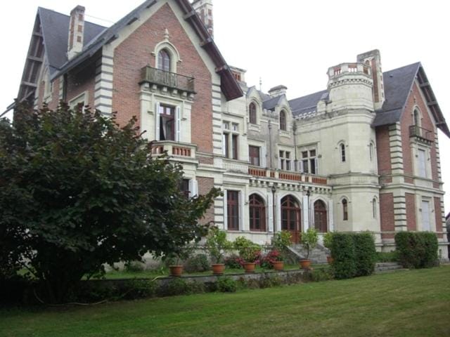 Facade/entrance, Day