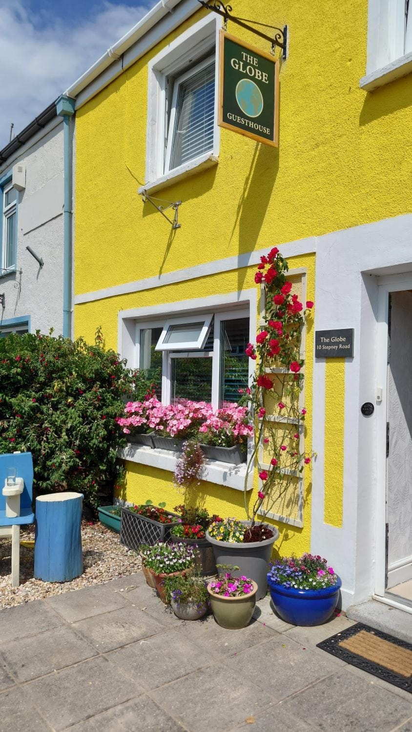 Globe Guesthouse Bed and Breakfast in Burry Port