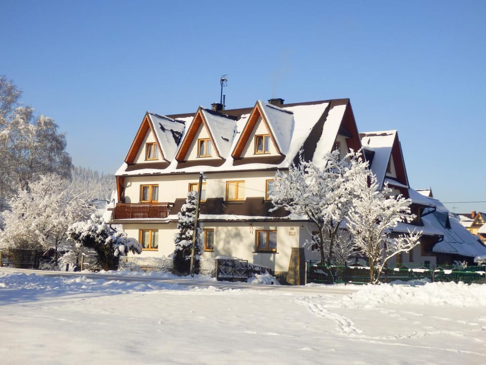 Property building, Facade/entrance, Winter, Other, Decorative detail, Floor plan, On site