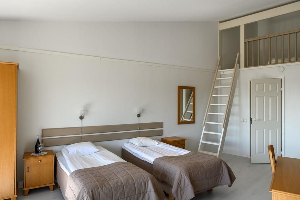 Property building, Bed