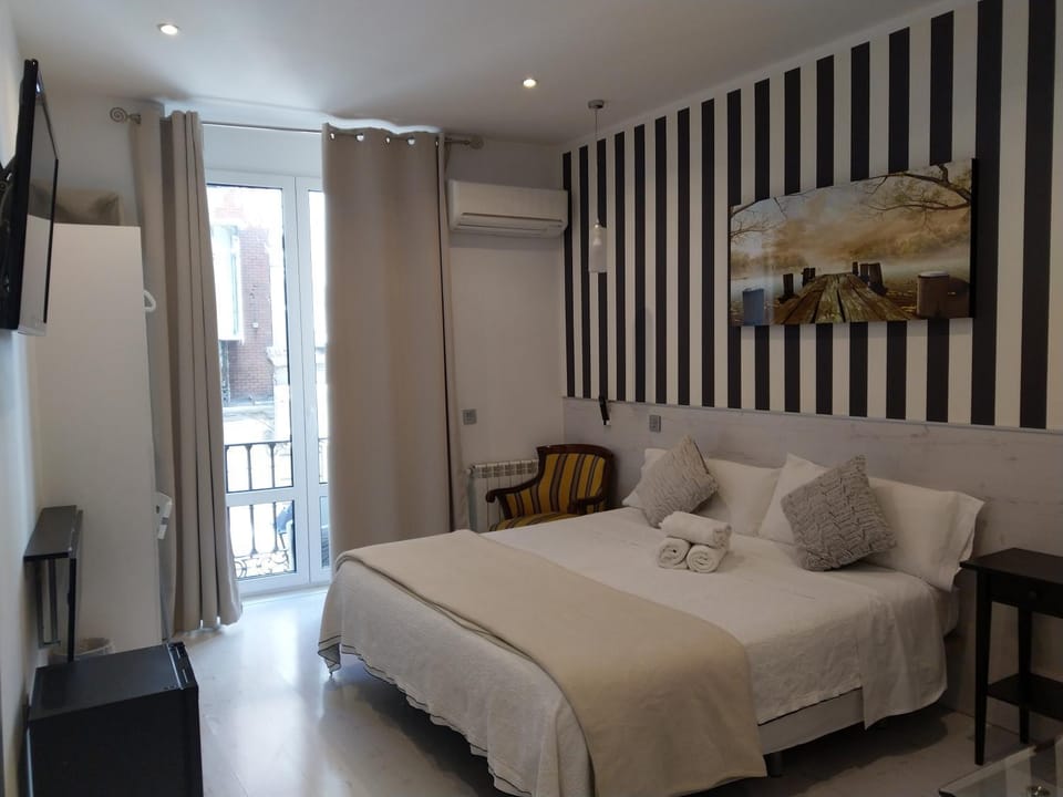 Bed, Photo of the whole room