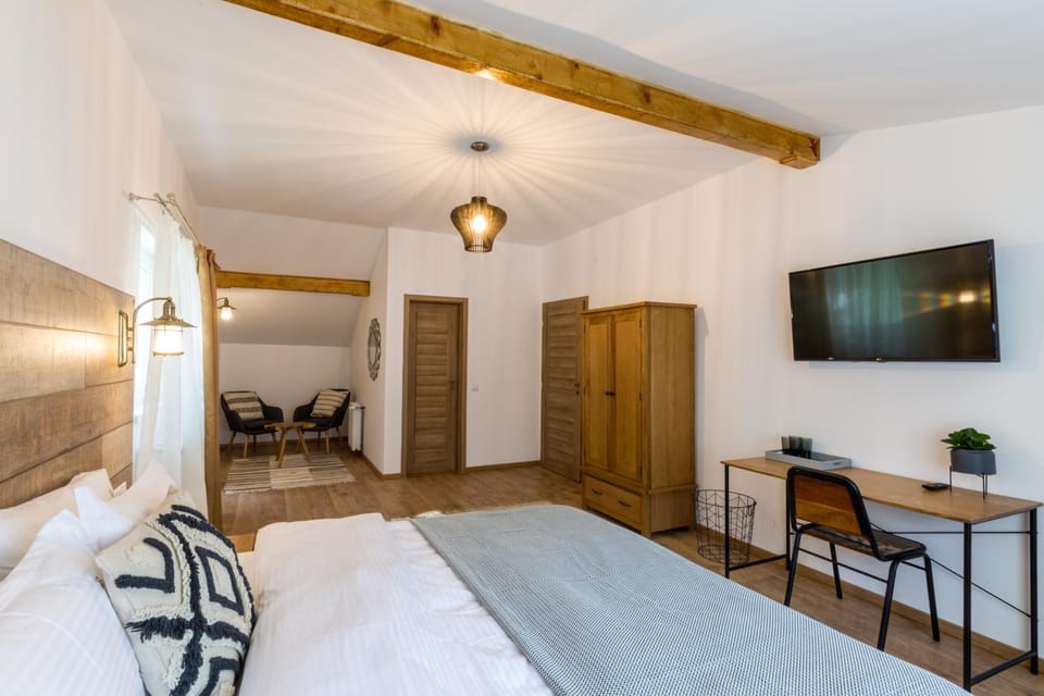 Communal lounge/ TV room, Bed, TV and multimedia, Living room, Photo of the whole room